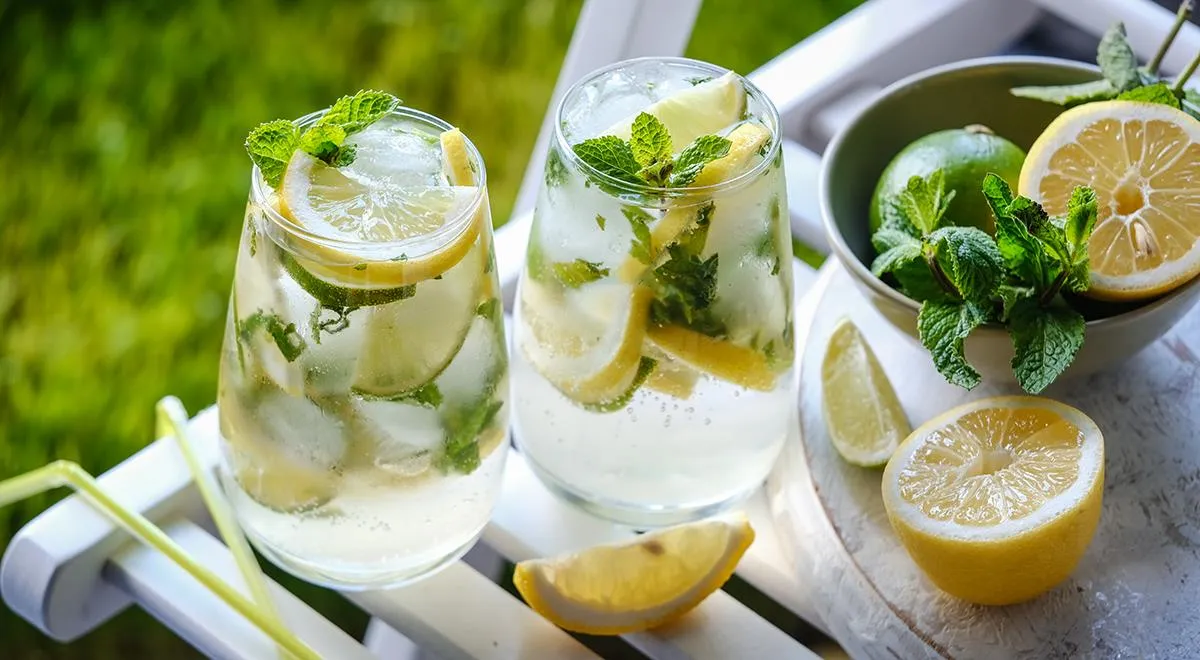 Bezalkoholowe „Mojito” z cytryną i limonką