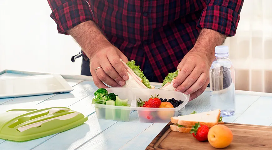 Idealnie jest, jeśli dania, które przygotowujesz w ramach lunch boxu, można jeść zarówno na ciepło, jak i na zimno