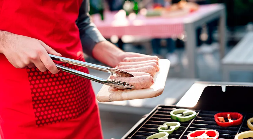 Kupaty można przygotować na różne sposoby: na patelni, w piekarniku, na grillu