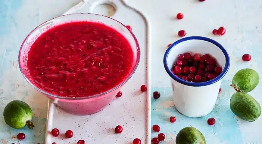 Feijoa puree z żurawiną i cukrem