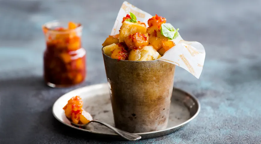 Tofu smażone w głębokim tłuszczu z ananasem i chilli