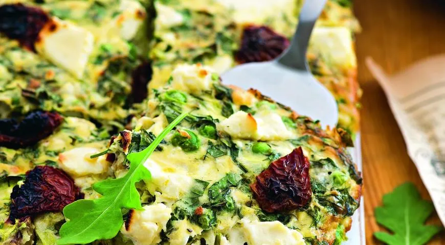 Frittata z fetą i suszonymi pomidorami w piekarniku