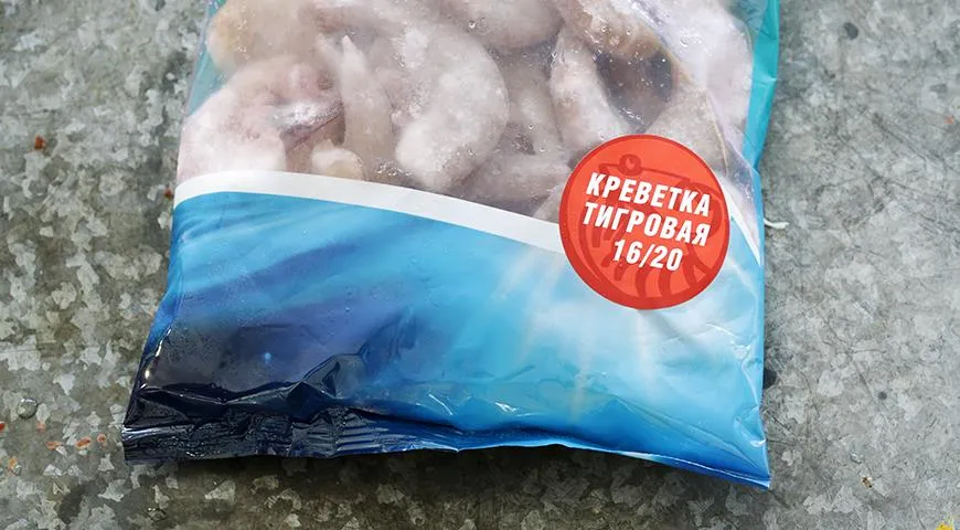 Liczby w czerwonym kółku wskazują liczbę krewetek na funt wagi (454 g). Oznacza to, że w naszym przypadku na prawie pół kilograma będzie od 16 do 20 sztuk