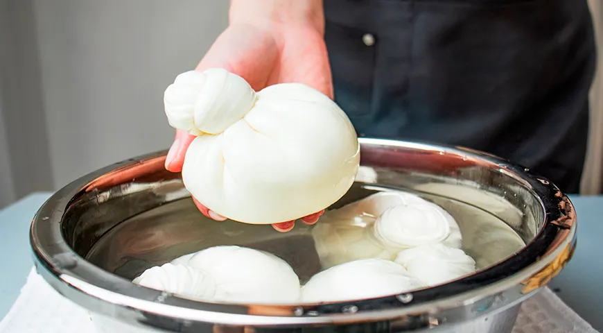 Jak powstaje burrata, zdjęcie: Shutterstock