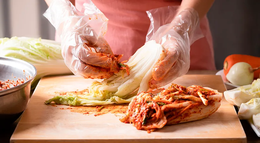 Technologia kimchi (fermentacja, czyli marynowanie), fot. Shutterstock