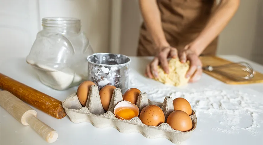 Ciasto na tortellini składa się tylko z dwóch składników: mąki i jajek, a nawet samych żółtek.