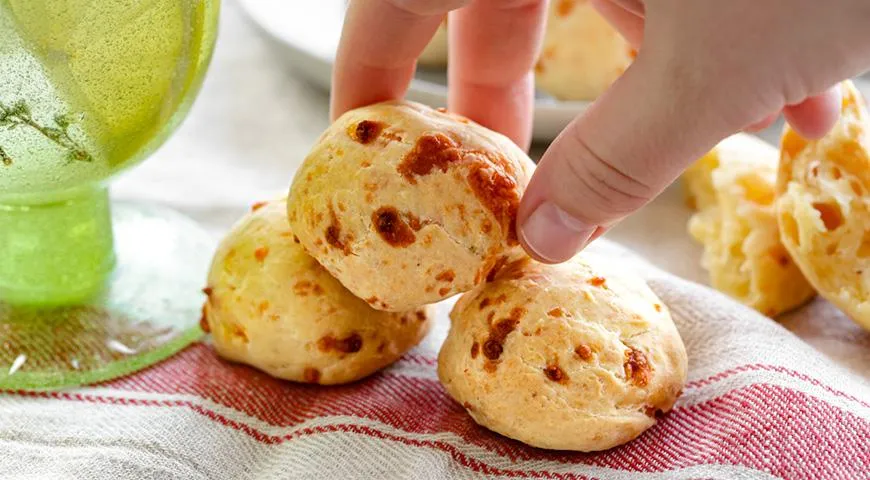 Brazylijskie kulki serowe pão de queijo