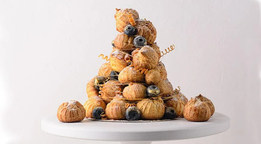 Klasyczny croquembouche