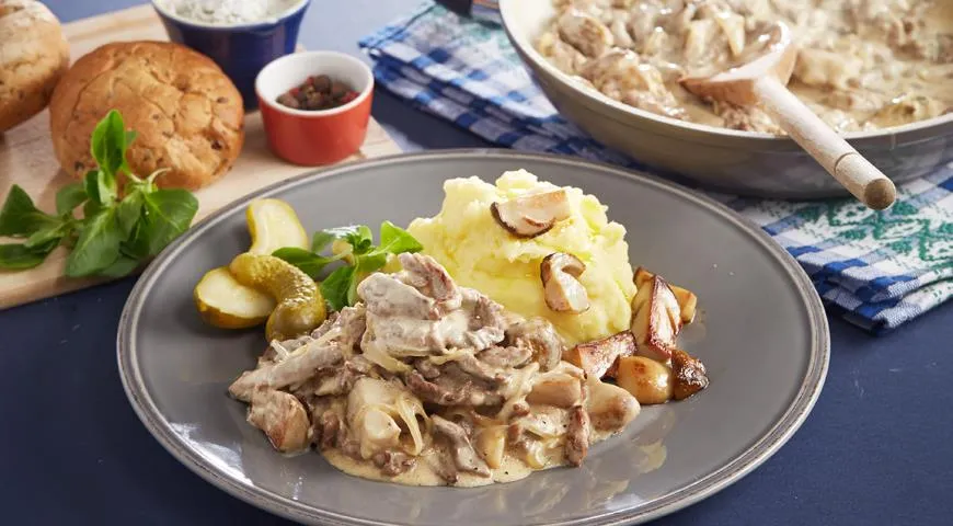 Stroganow wołowy z borowikami