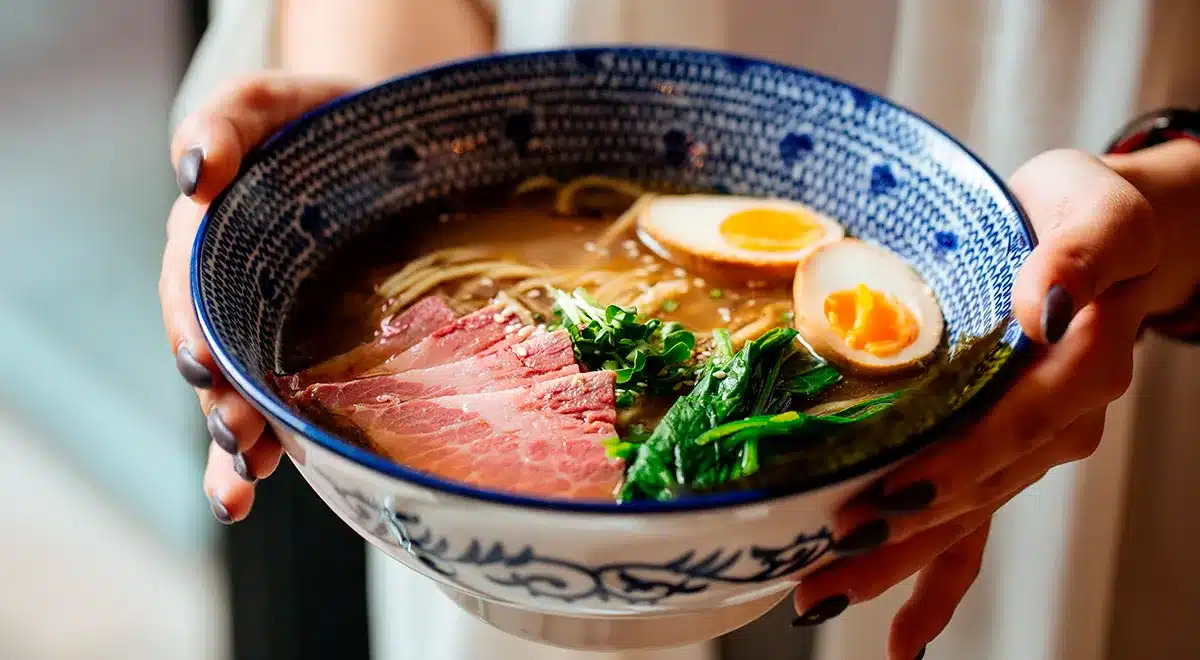 Sześć pysznych przepisów na ramen: chuda, pikantna wieprzowina, miso ramen i nie tylko