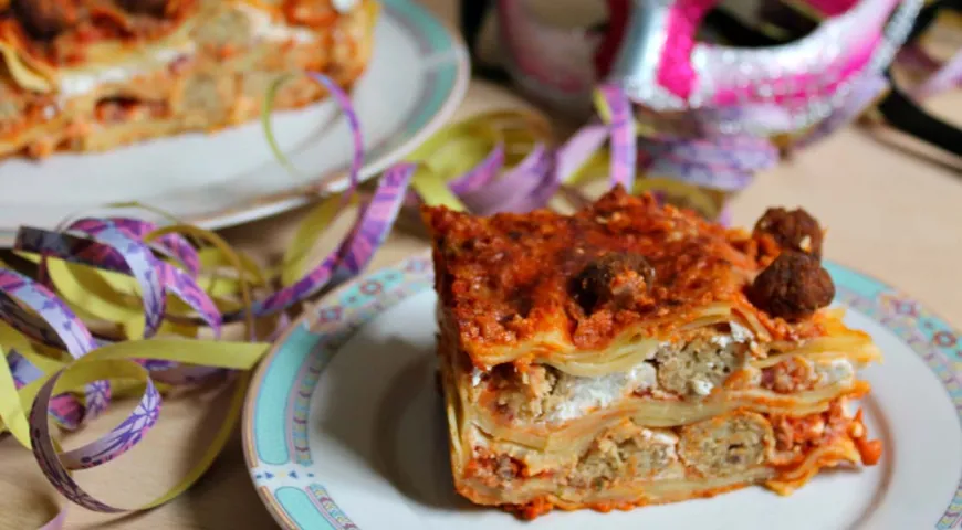 Karnawałowa klasyczna lasagne z Neapolu, lasagne di carnevale