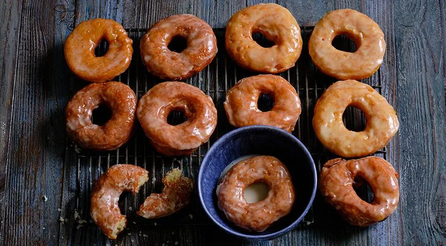 Amerykańskie pączki maślane z polewą klonową