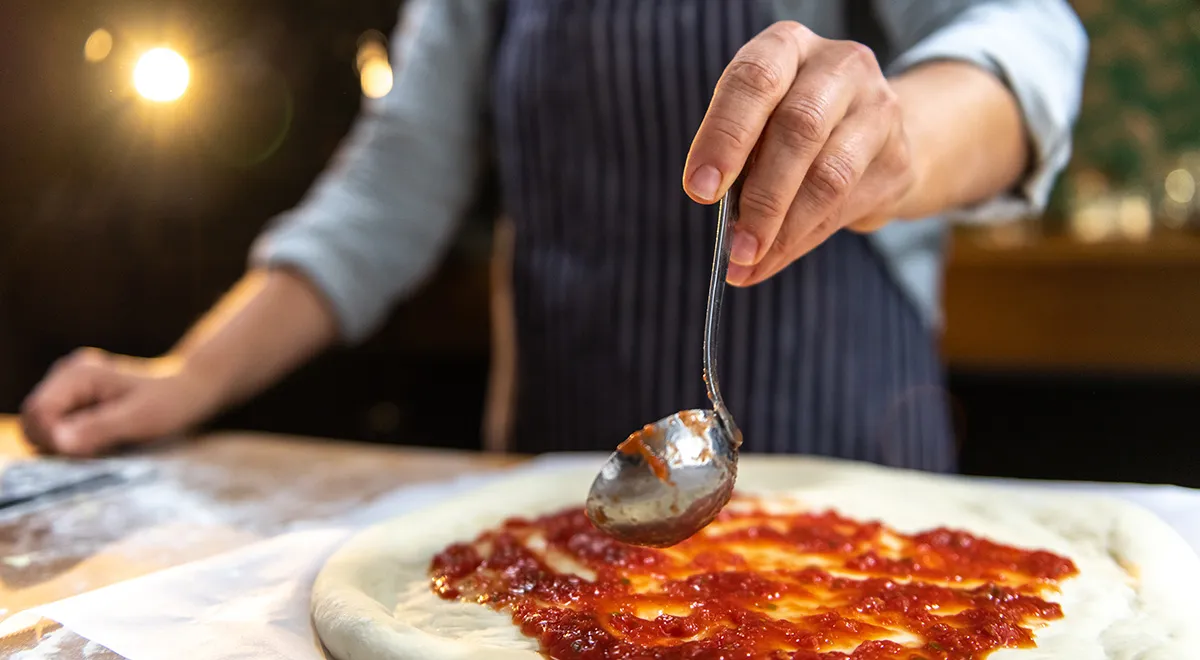 Drożdżowe ciasto na pizzę, a także przepisy na pizzę z Neapolu, Nowego Jorku i Sycylii