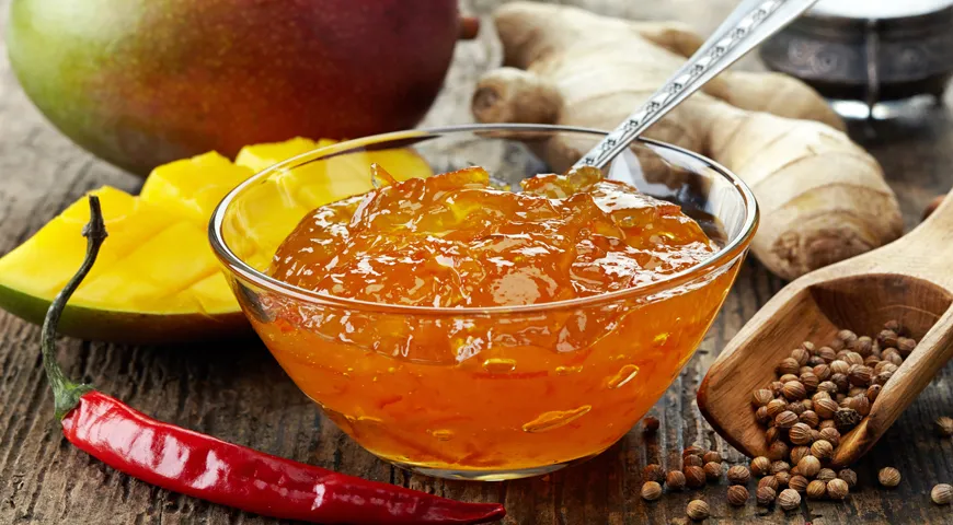 Chutney z mango w stylu azjatyckim świetnie komponuje się z kurczakiem, indykiem i ryżem