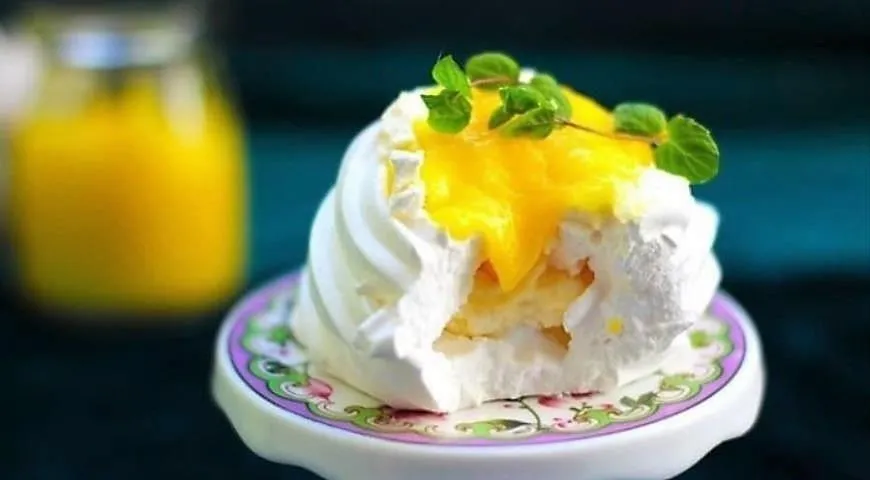 Ciasto Pavlova z lemon curdem, przepis znajdziesz tutaj