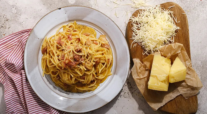 Makaron carbonara, przygotowany według powyższego przepisu (bez jajek!)