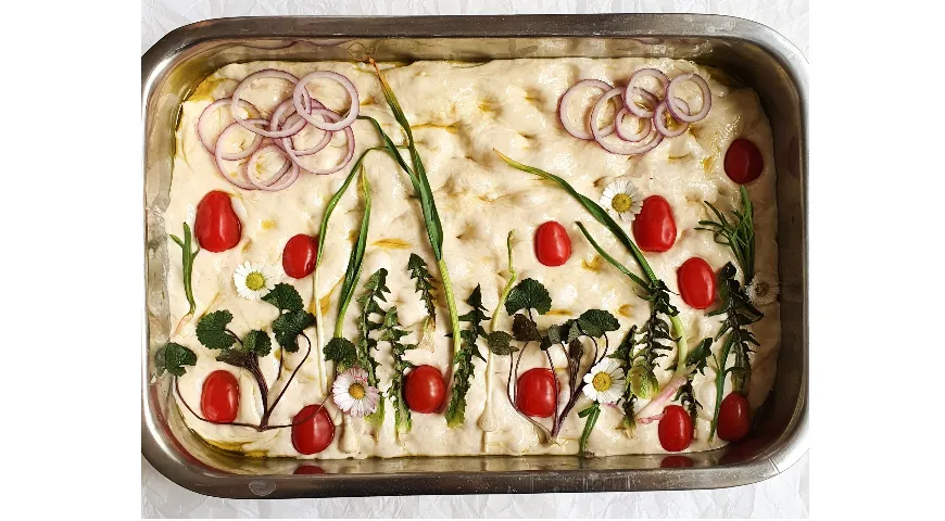 Focaccia z pomidorkami koktajlowymi w stylu art focaccia od Elżbiety Monkiewicz na próbie, #focacciaart