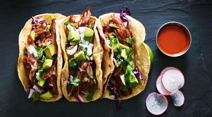 Tacos z mąki kukurydzianej to kulinarny hit w wielu krajach.